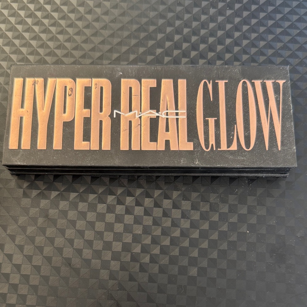 MAC Cosmetics Hyper Real Glow Black and Gold Decor